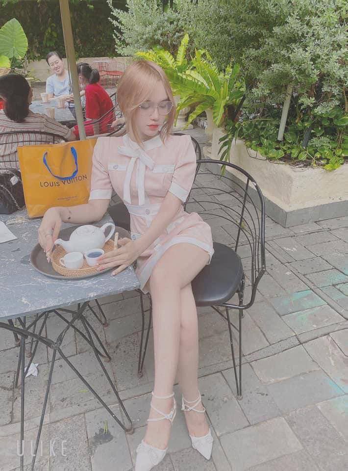 Về thăm quê được chị gái cho cạ buồi vào vú